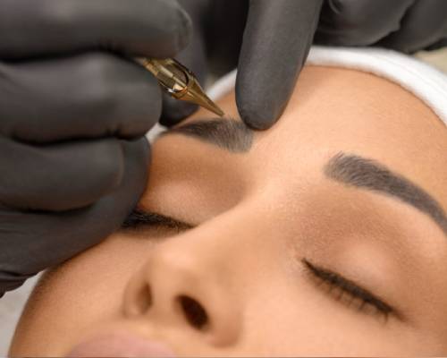 Maquillage permanent: sourcils