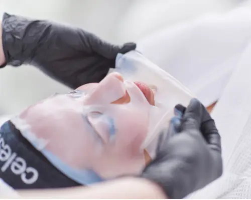 pose de masque bio-cellulose dans les centre d'esthétique A'Corps Beauté - Nancy & Metz